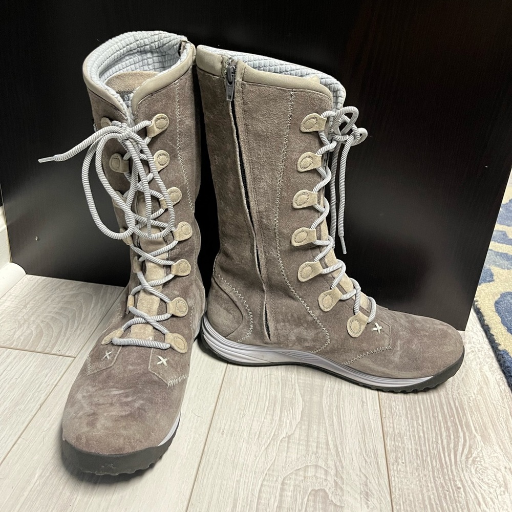 Teva Suede boots
